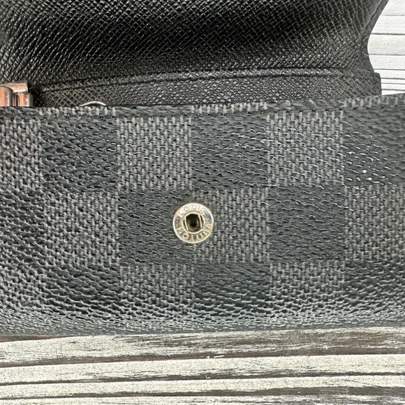 Authentic Louis Vuitton Key Wallet in Damier Graphite - Picture 3 of 8